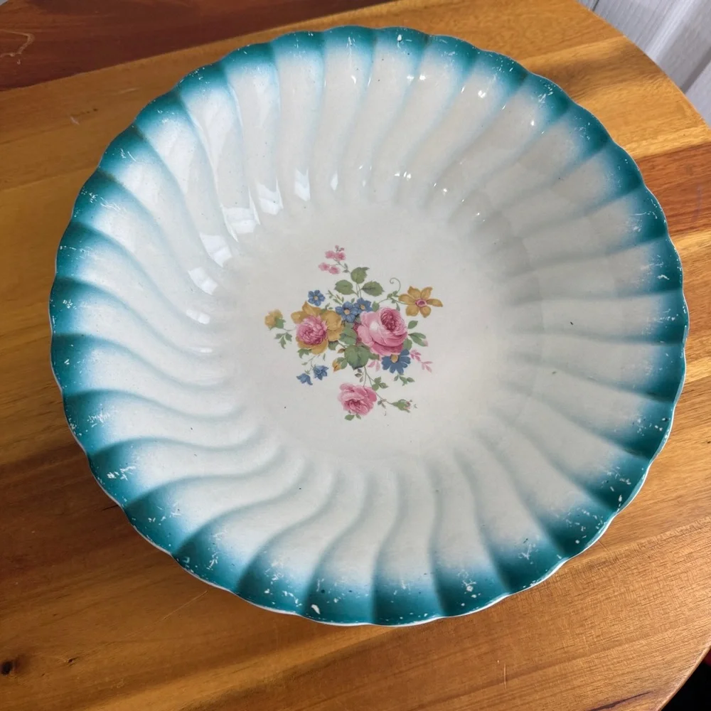 Home Laughlin Pennsylvania shape swirl bowl‎